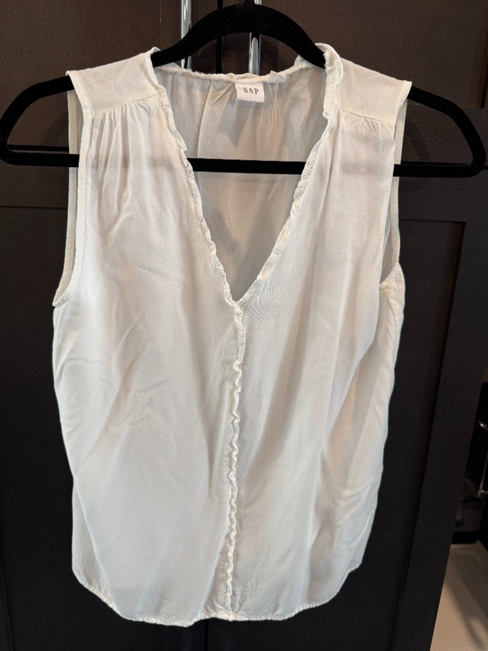 Gap sleeveless top Size M